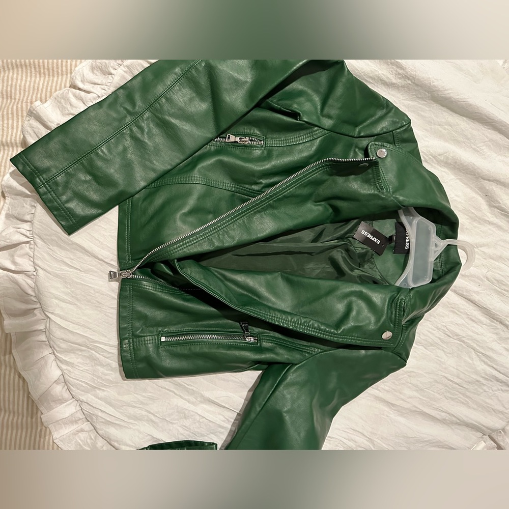 Beautiful emerald green jacket by express - Picture 6 of 6